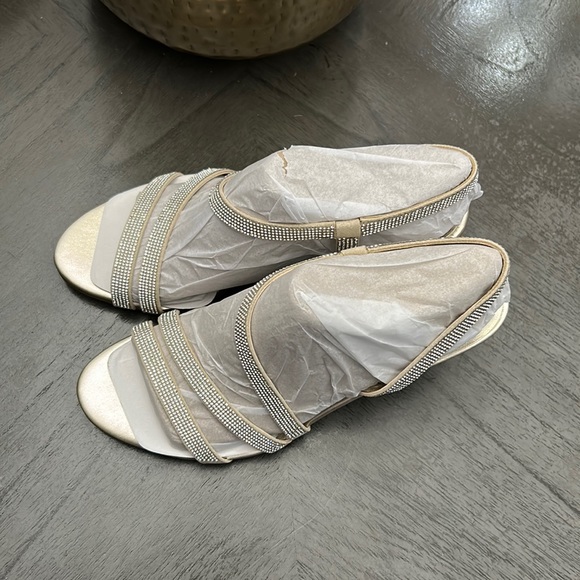 NATURALIZER Vanessa Strappy Sandals (NARROW) - Picture 8 of 14